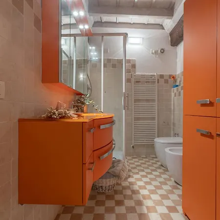 Heart Of Ferrara's History Apartment