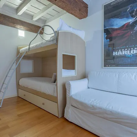 Heart Of Ferrara's History Apartment