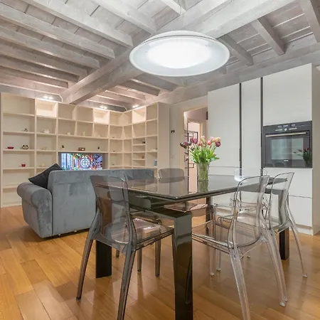 Heart Of Ferrara's History Apartment *