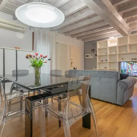 Apartment Heart Of Ferrara's History