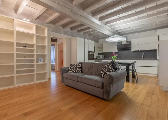 Guesthost - Heart Of Ferrara's History * フェラーラ