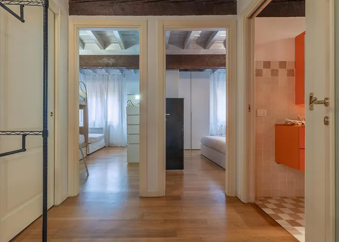 Guesthost - Heart Of Ferrara's History アパート フェラーラ