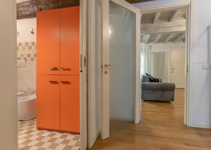 アパート Guesthost - Heart Of Ferrara's History