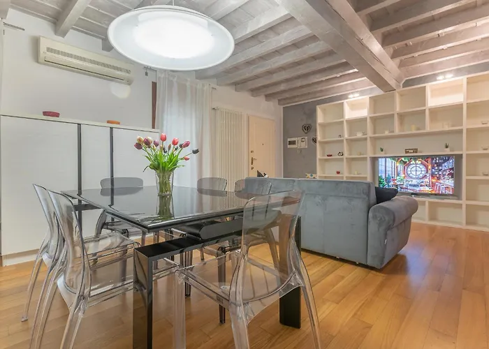 アパート Guesthost - Heart Of Ferrara's History