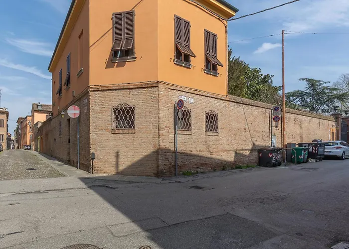 Guesthost - Heart Of Ferrara's History フェラーラ